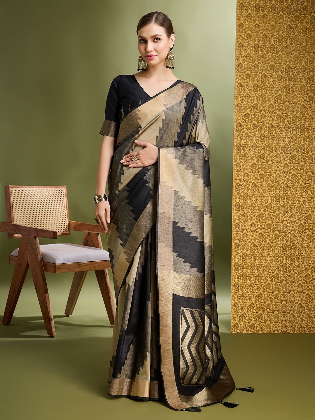 

Mantrotsav Woven Design Zari Saree, Black