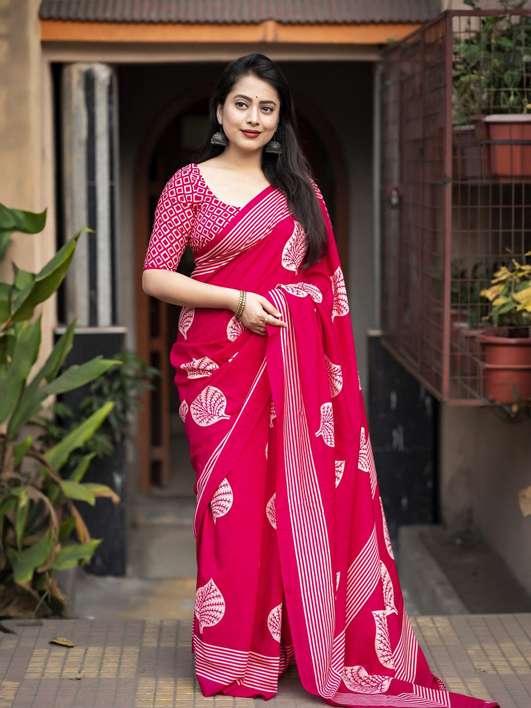 

DIVASTRI Floral Saree, Pink