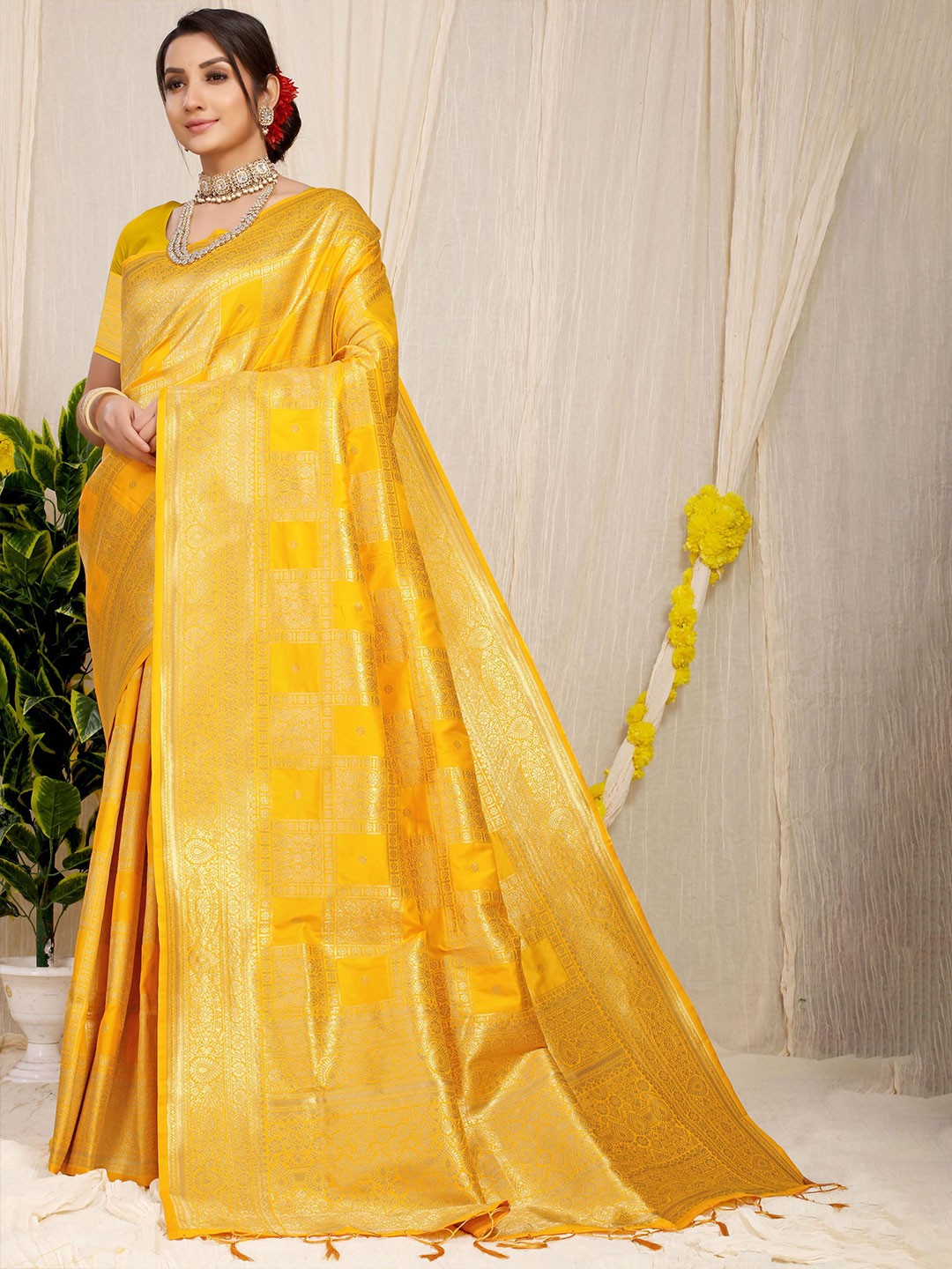 

Kandora Woven Design Zari Pure Silk Paithani Saree, Yellow