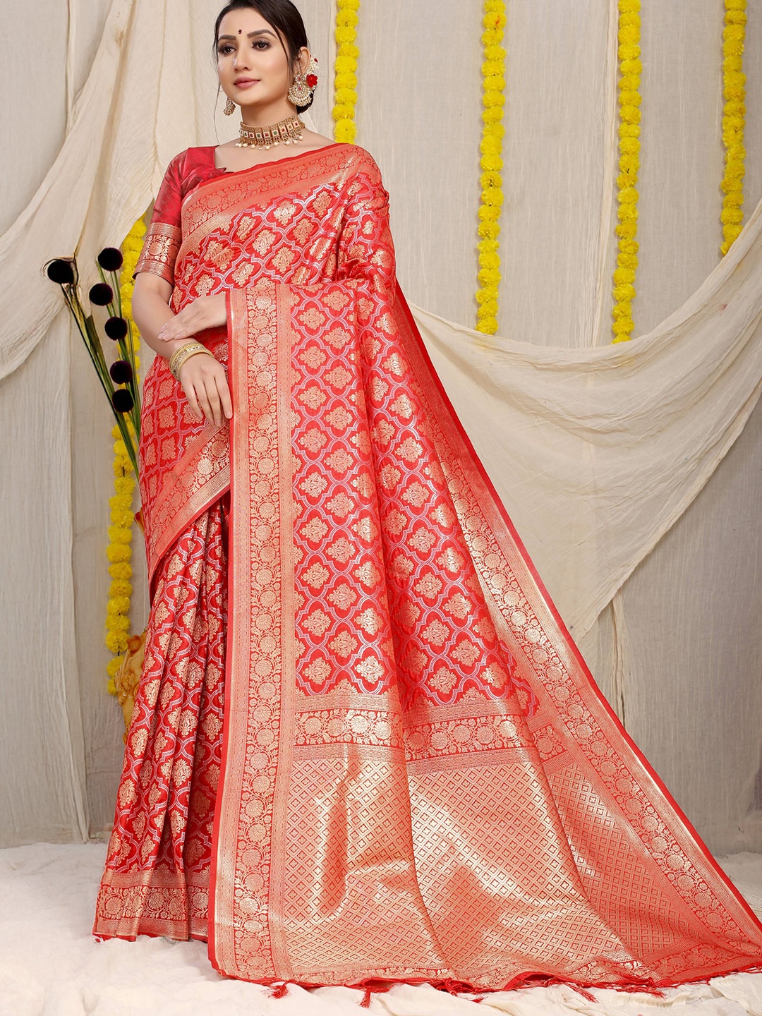 

Kandora Woven Design Zari Pure Silk Banarasi Saree, Red