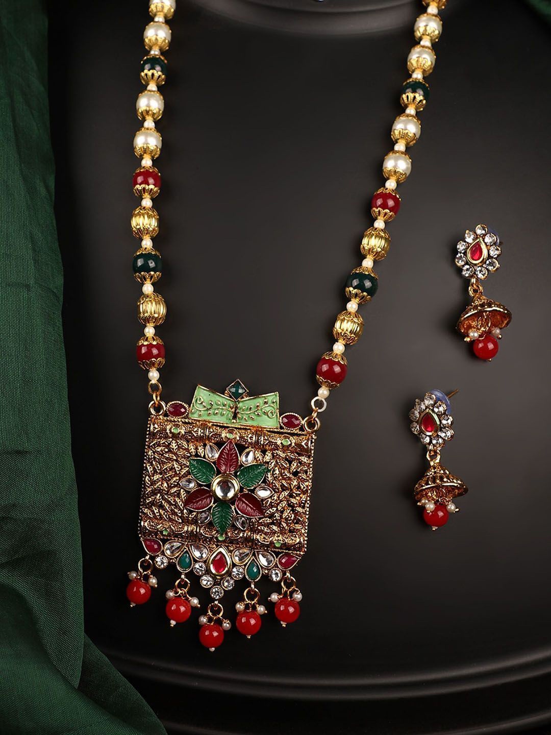 

Anouk Gold-Plated Kundan And Artificial Beaded Meenakari Jewellery Set