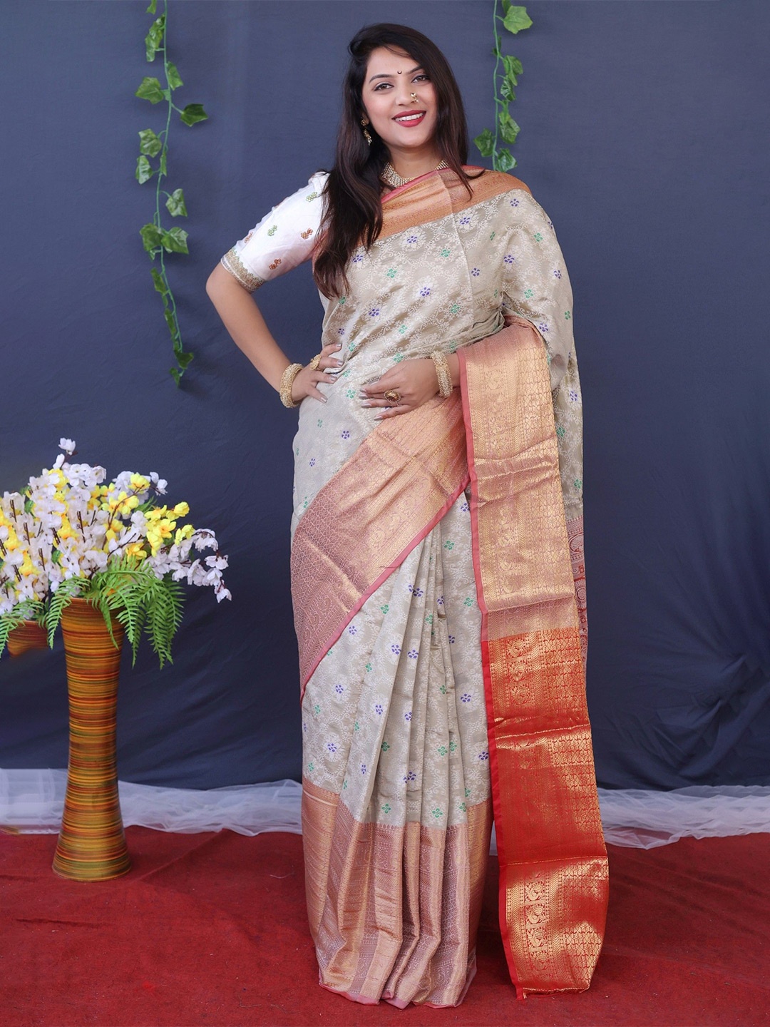

Kandora Woven Design Zari Pure Silk Banarasi Saree, White