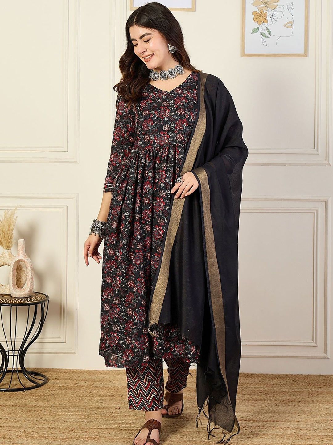 

KLOSIA Floral Printed V-Neck Anarkali Kurta With Trouser And Dupatta, Black