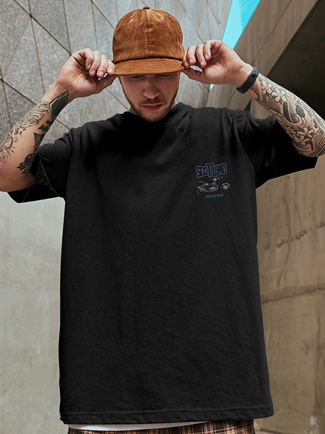

HERE&NOW Men Graphic Printed Round Neck Oversized T-shirt, Black