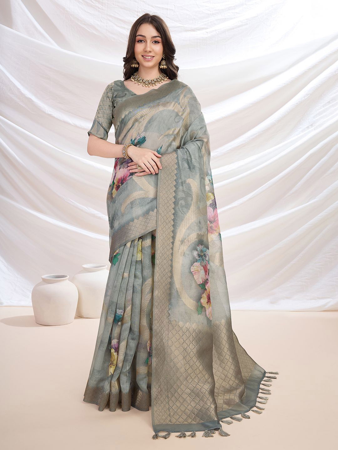 

Mantrotsav Floral Saree, Grey