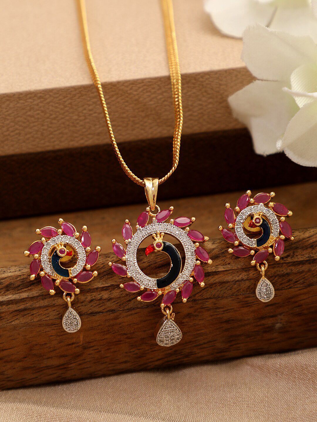 

Anouk Gold Plated American Diamond Studded Jewellery Set