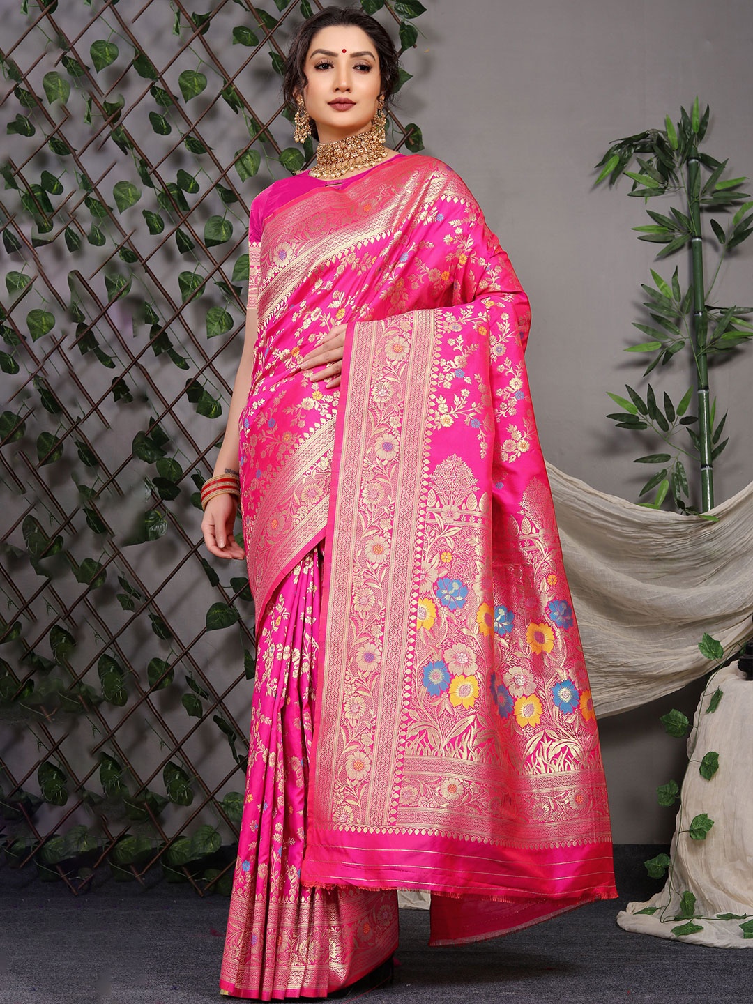 

Kandora Woven Design Zari Pure Silk Banarasi Saree, Pink