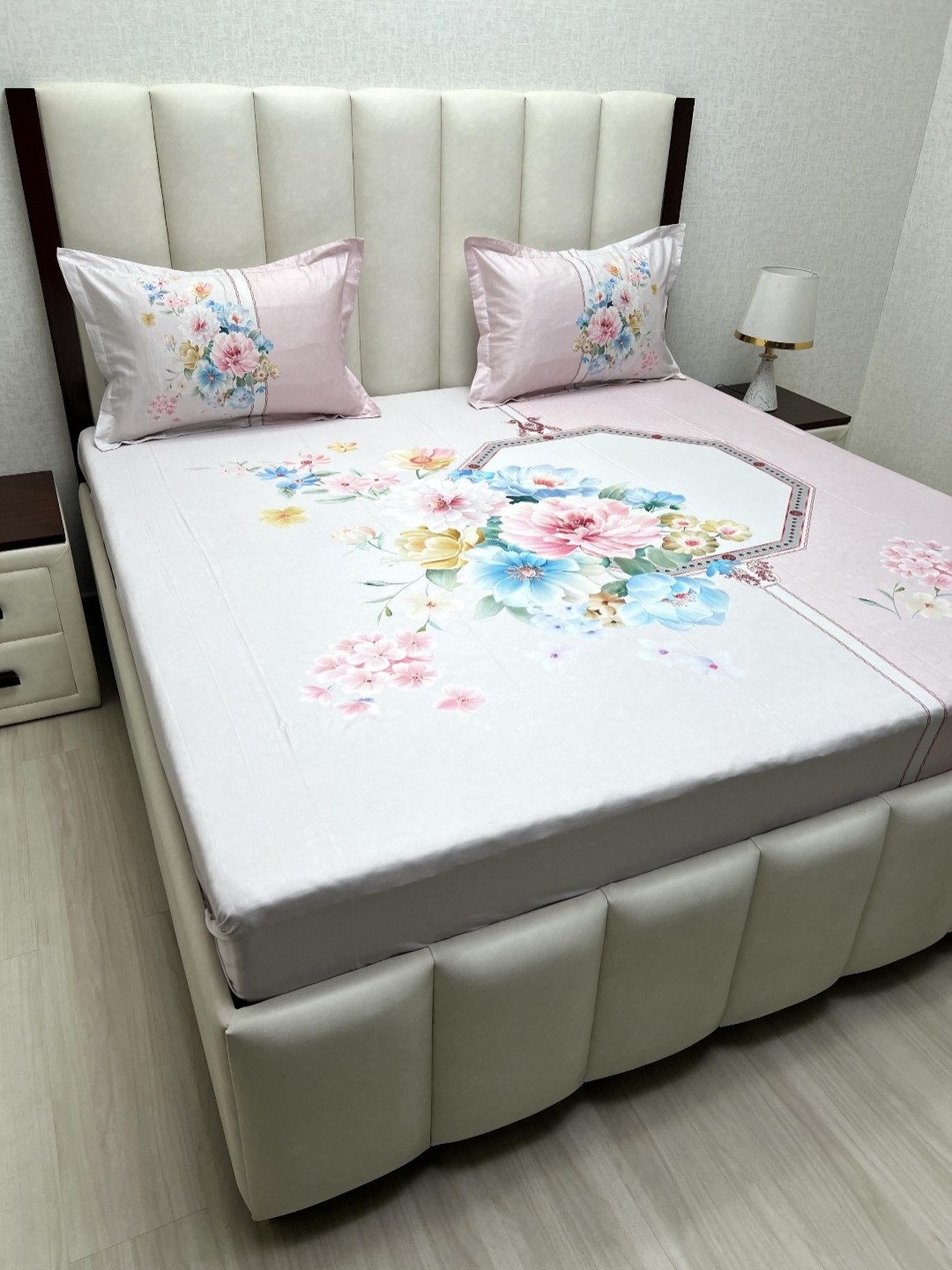

Pure Decor Majestic White Floral Printed 260 TC Cotton King Bedsheet Set 2.74 m x 2.74 m, Pink