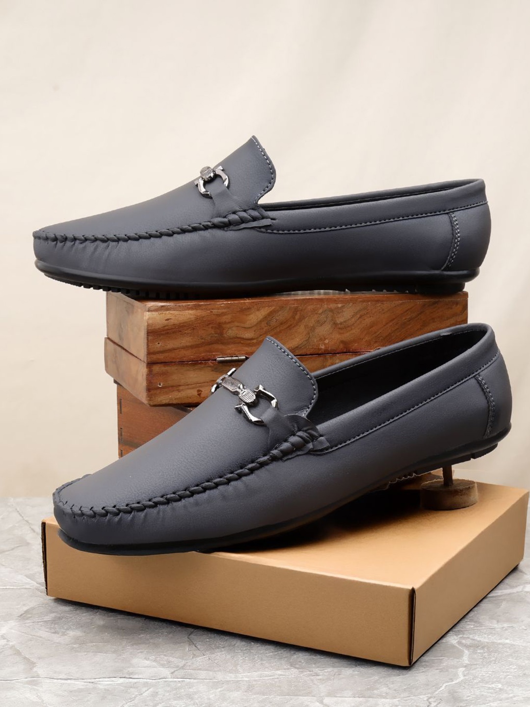 

HERE&NOW Men Round Toe Laser Cuts Penny Loafers, Grey