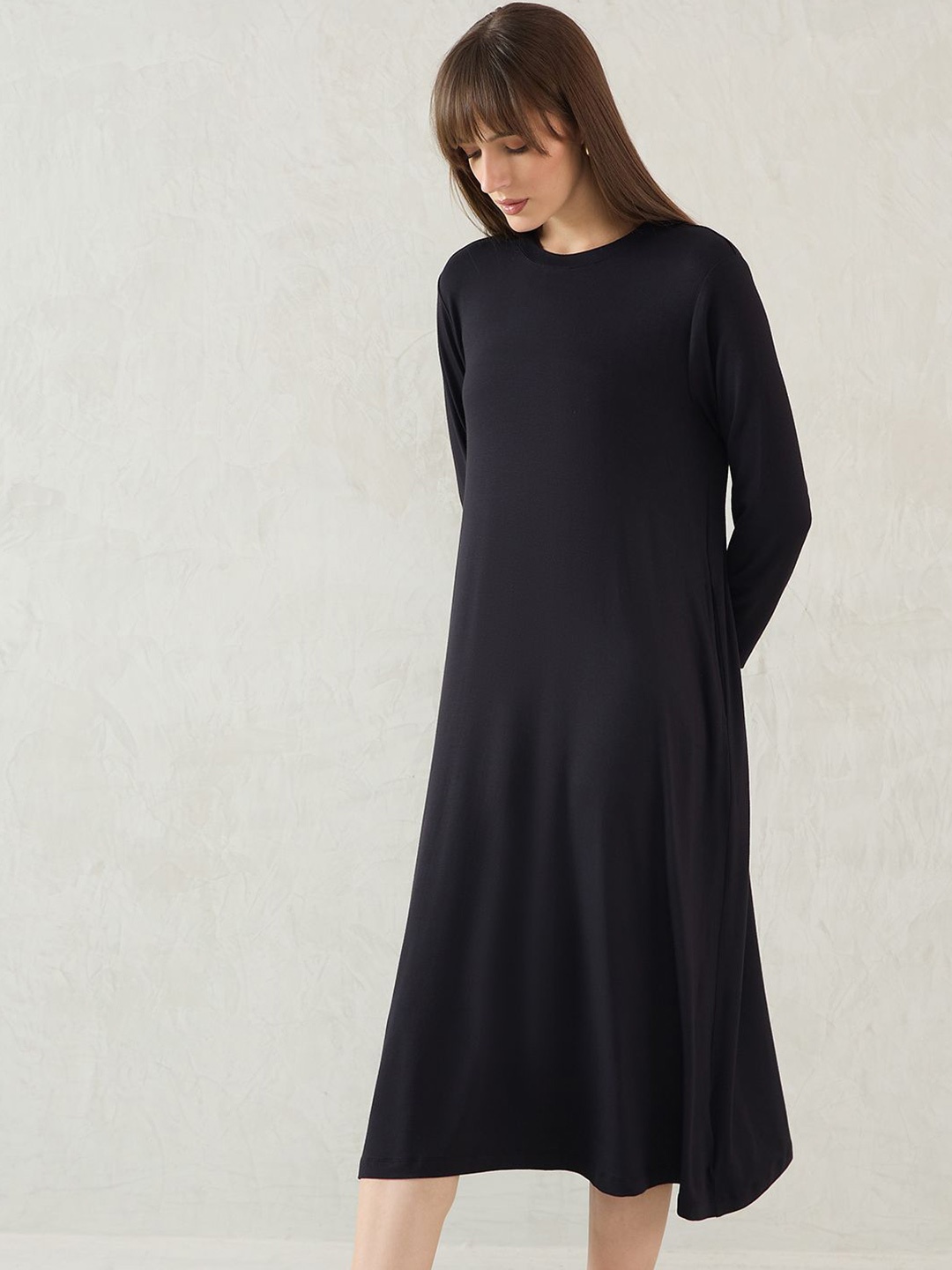 

FEMMELLA Women T-shirt Midi Dress, Black