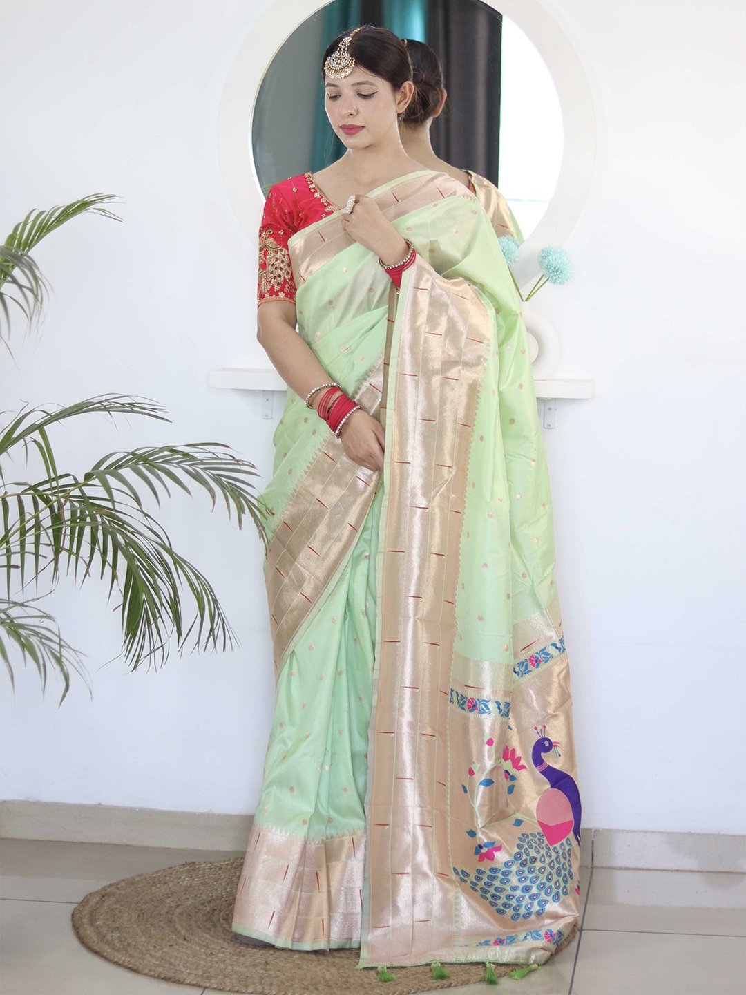 

DIVASTRI Woven Design Zari Silk Blend Paithani Saree, Green