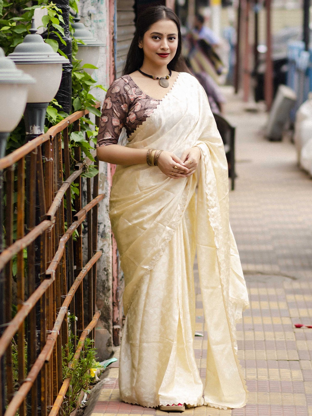 

DIVASTRI Poly Crepe Saree, Cream