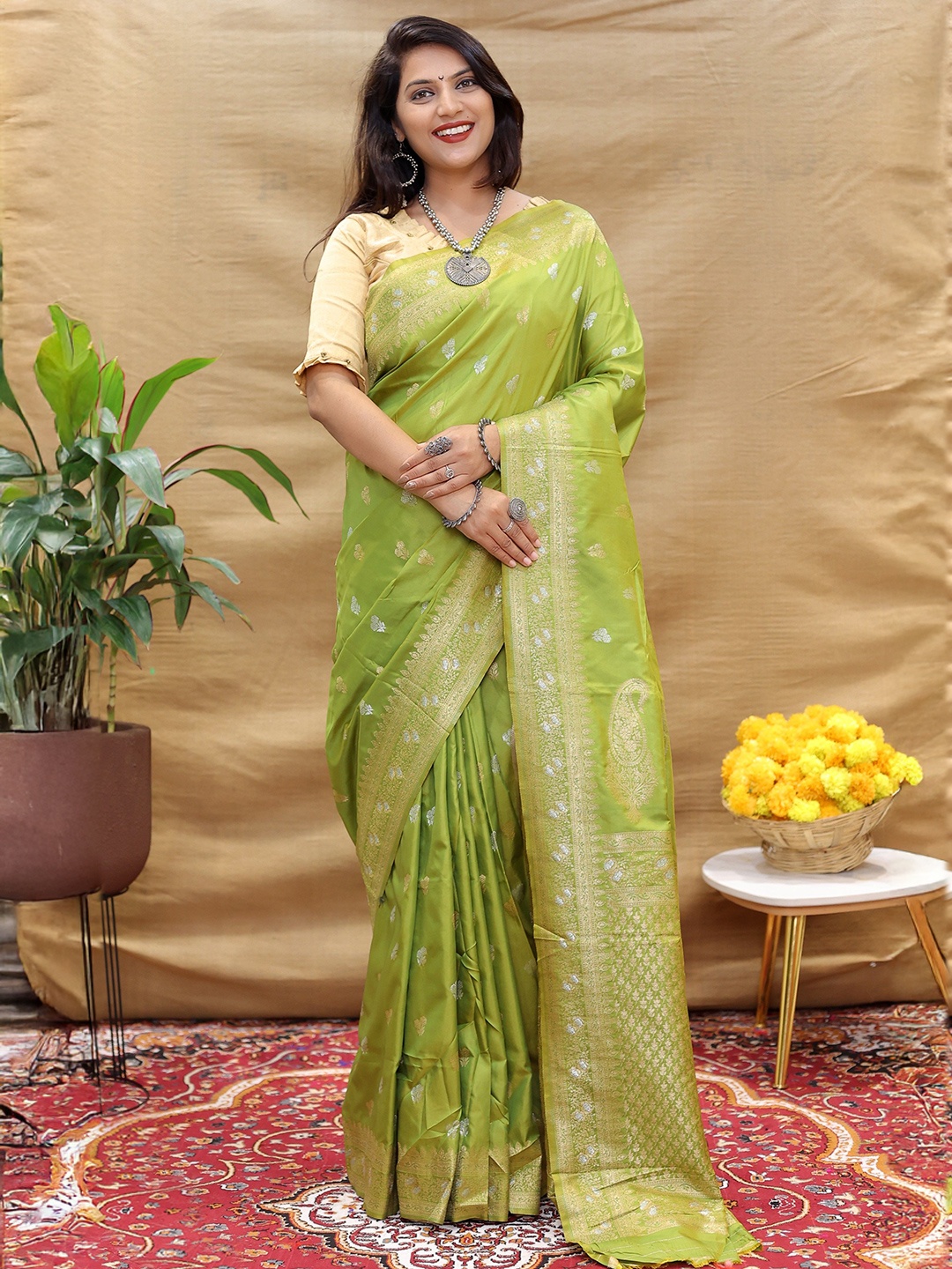 

Kandora Woven Design Zari Pure Silk Banarasi Saree, Olive