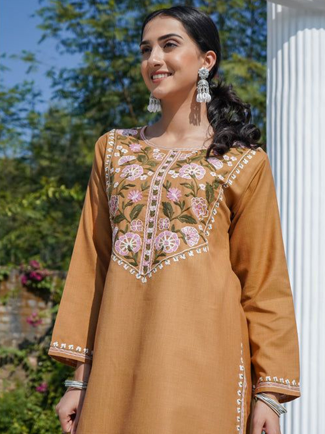 

HOUSE OF KARI Floral Embroidered Round Neck Kashmiri Aari Work Pure Cotton Short Kurta, Brown