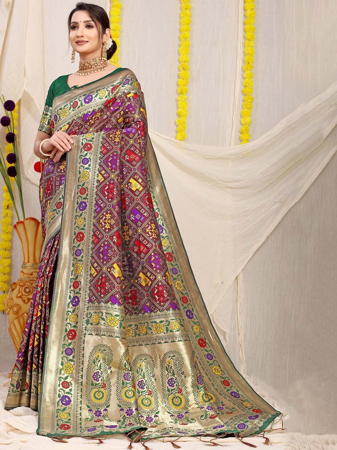 

Kandora Woven Design Zari Pure Silk Banarasi Saree, Maroon