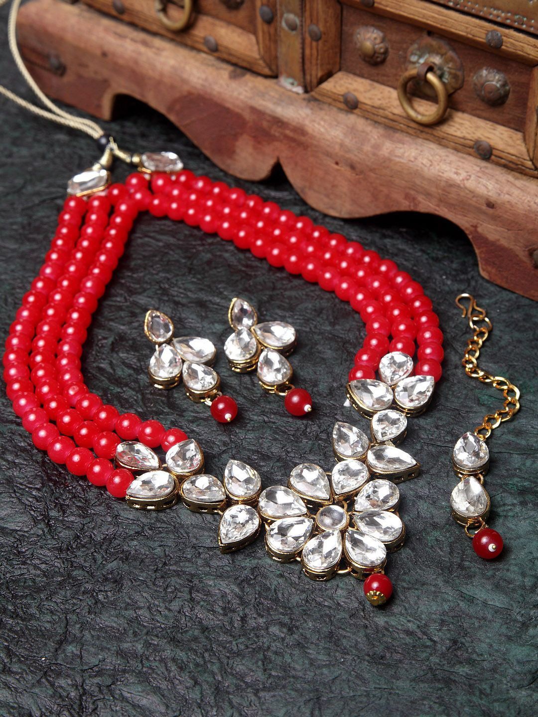 

Anouk Gold-Plated Kundan Studded & Pearls Beaded Jewellery Set, Red