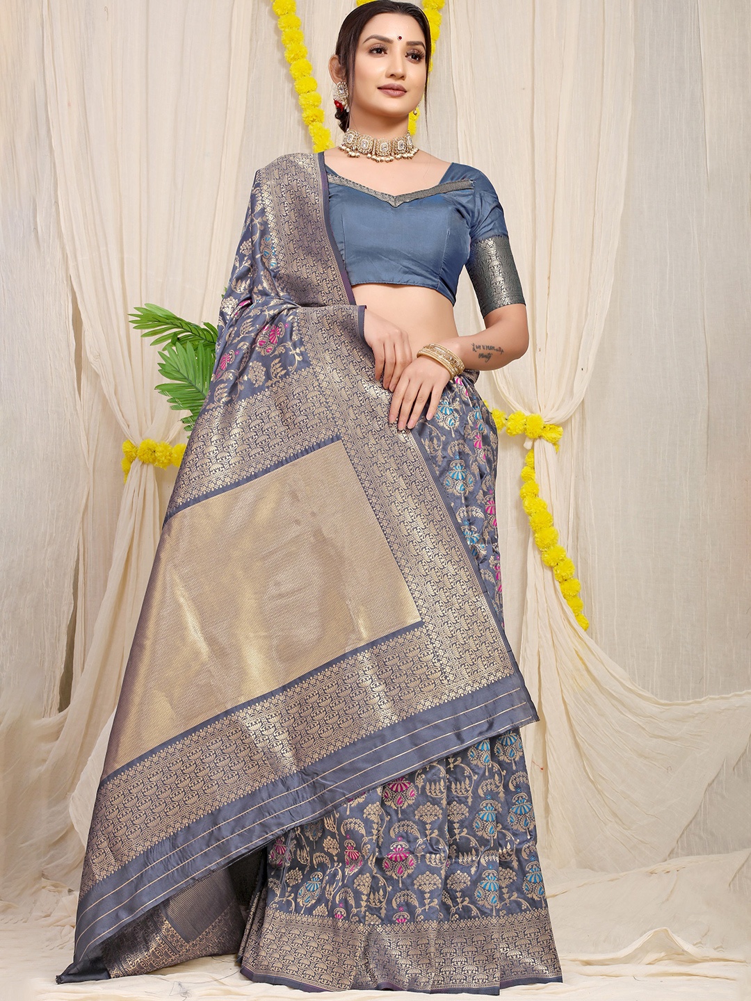 

Kandora Woven Design Zari Pure Silk Banarasi Saree, Grey