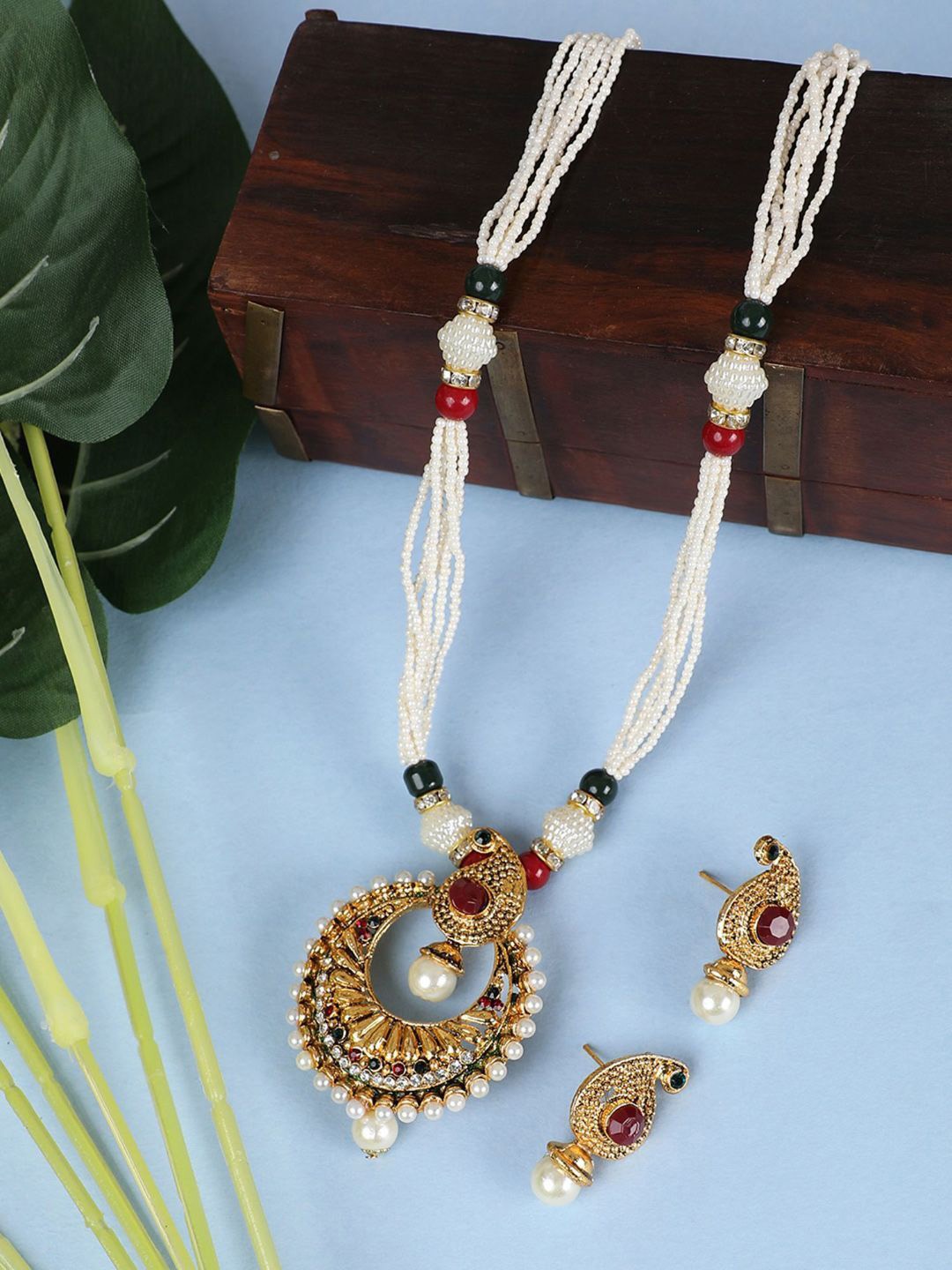 

Anouk Gold Plated Artificial Stones And Beads Beaded Necklace With Earrings