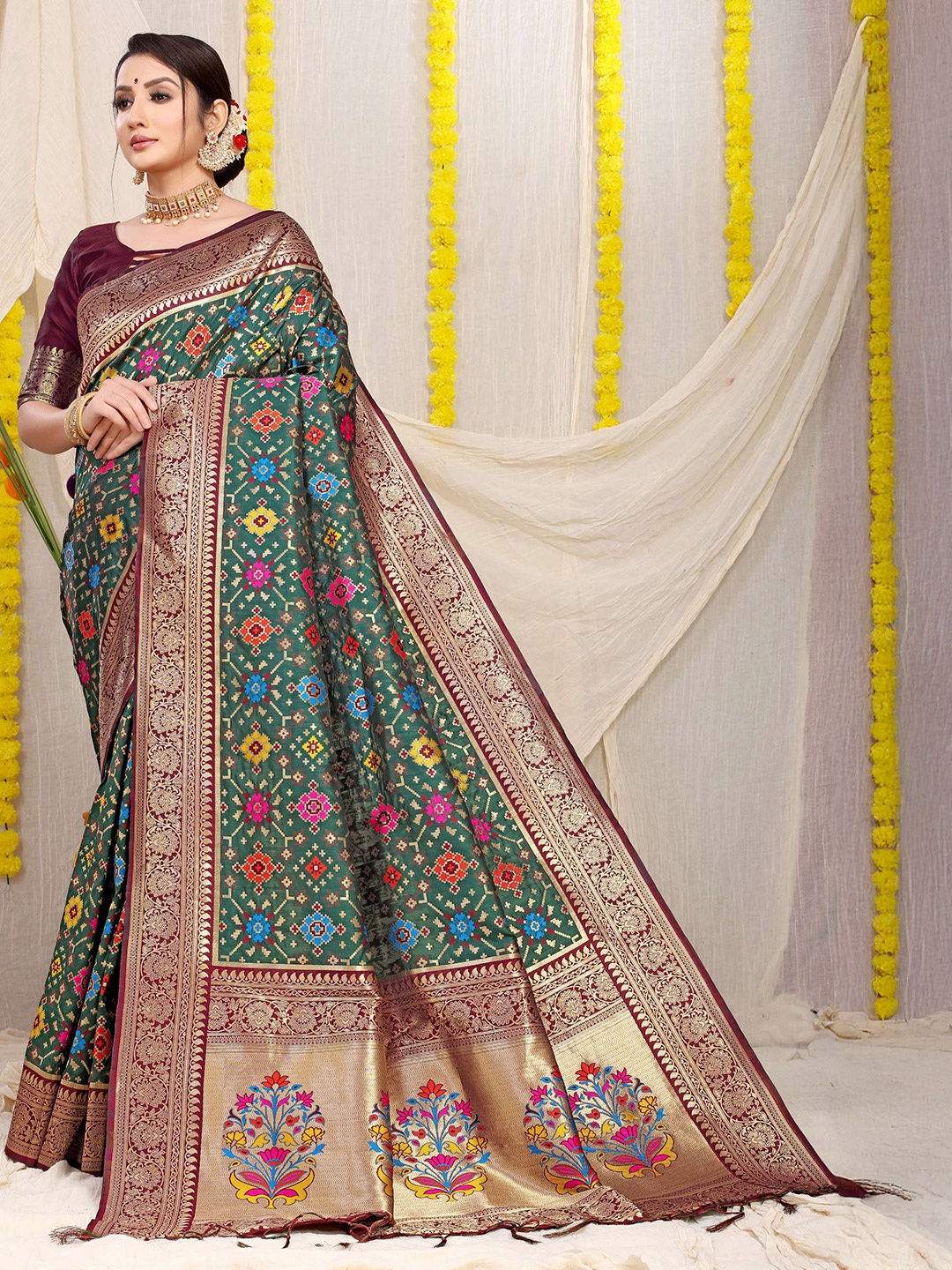 

Kandora Woven Design Zari Pure Silk Banarasi Saree, Green