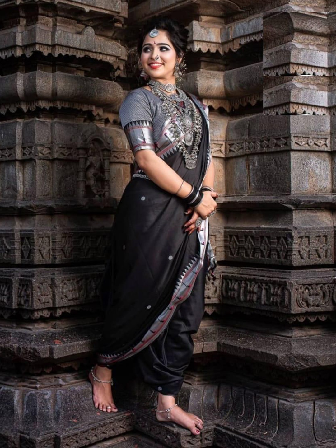 

Aika Woven Design Zari Pure Silk Banarasi Saree, Black