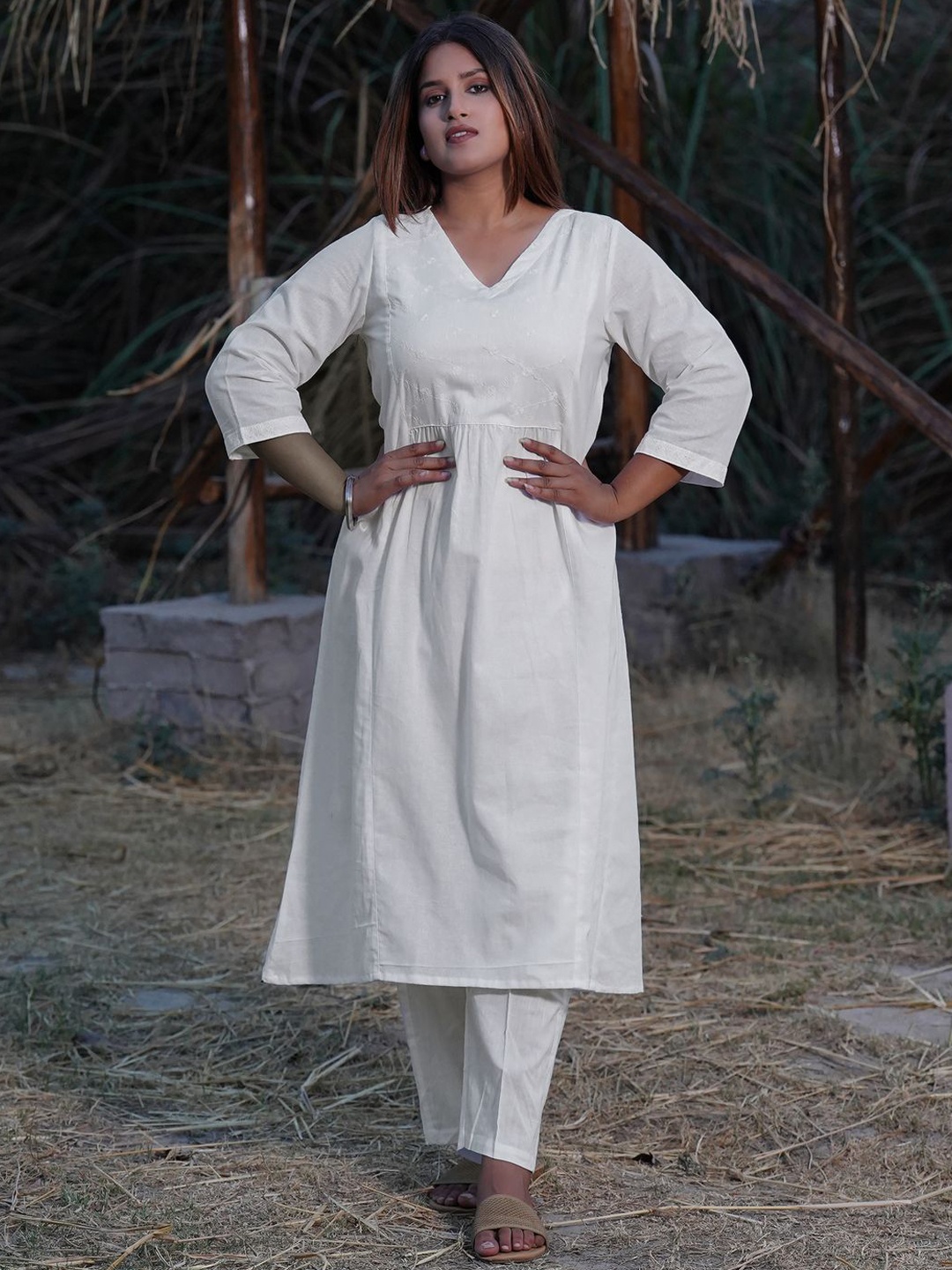 

zuri Floral Yoke Design V-Neck Pleated Thread Work Cotton A-Line Kurta, White