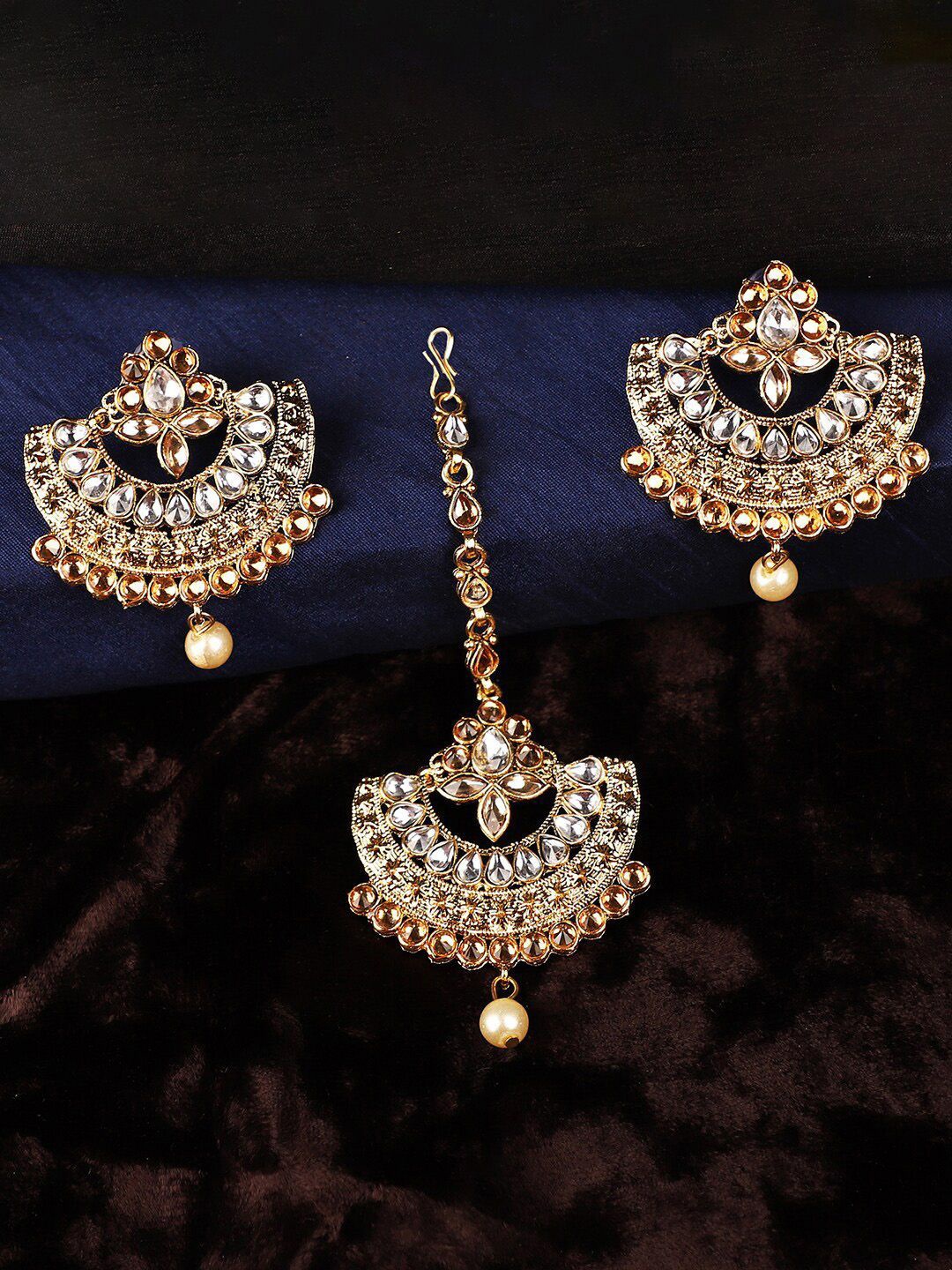 

Anouk White Gold Plated Kundan Studded Maang Tika And Earrings