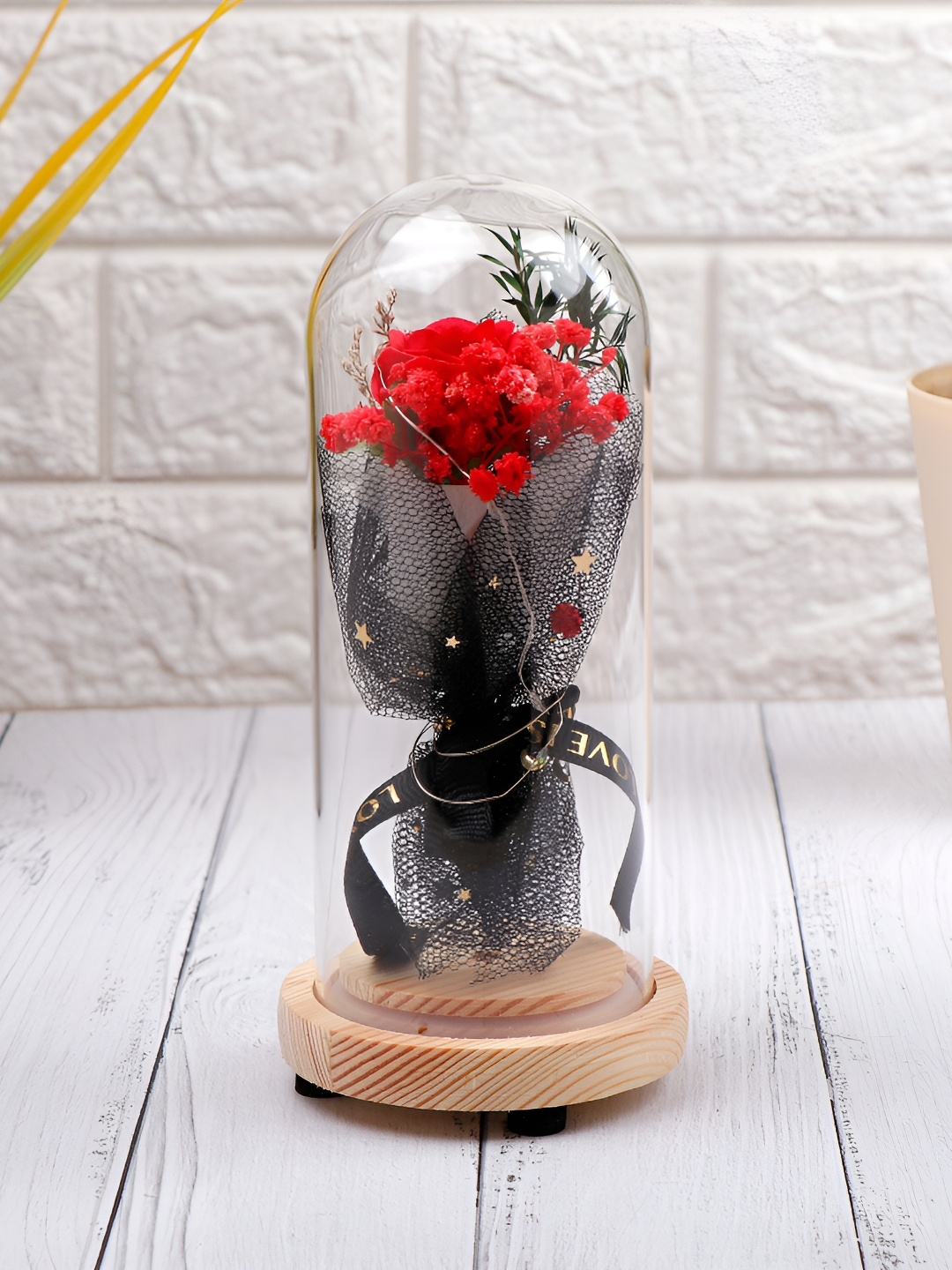 

Archies Red Bouquet Of Love LED Glass Figurine Showpiece, Transparent