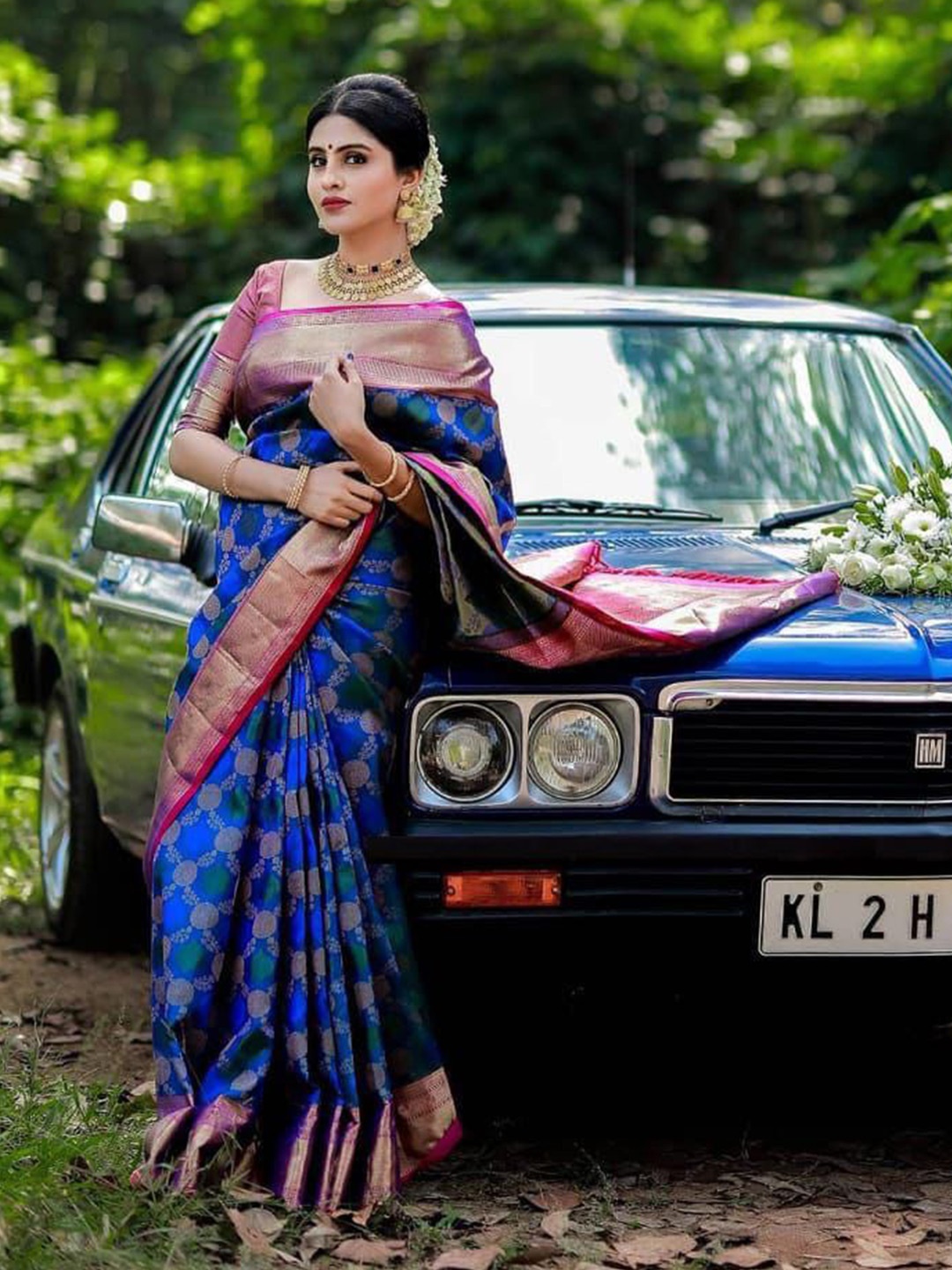 

Aika Woven Design Zari Pure Silk Banarasi Saree, Blue