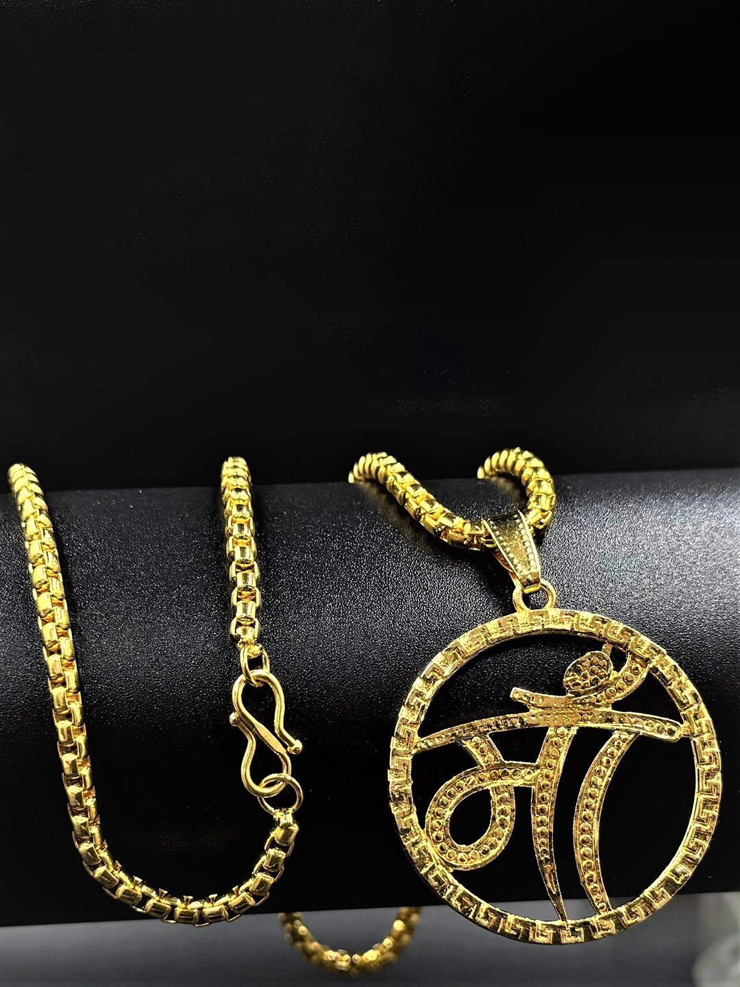 

AKLINA Unisex Gold-Plated Circular Shaped Pendants With Chains