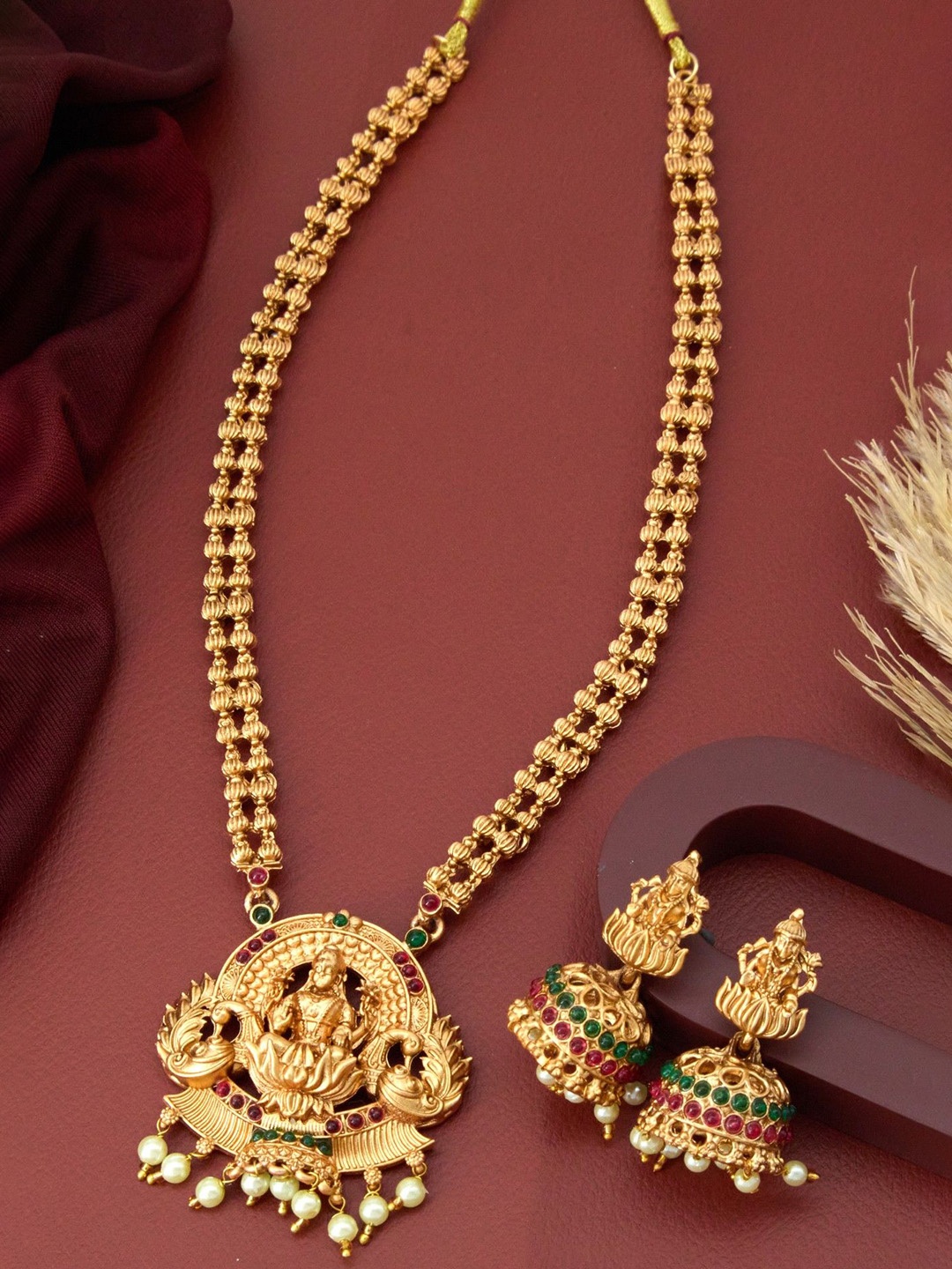 

Rujve Jewellery Gold-Plated Stone-Studded & Beaded Jewellery Set