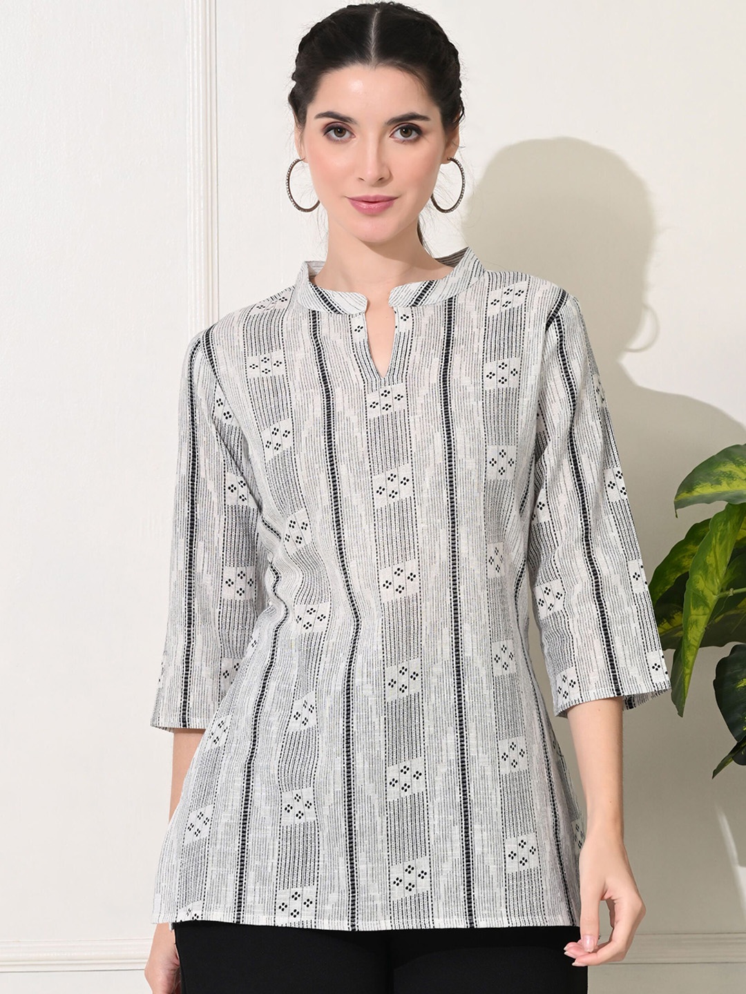 

GLOWWORLD Geometric Printed Mandarin Collar Straight Short Kurta, White