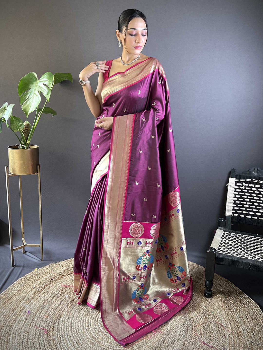 

DIVASTRI Ethnic Motifs Zari Silk Blend Paithani Saree, Purple