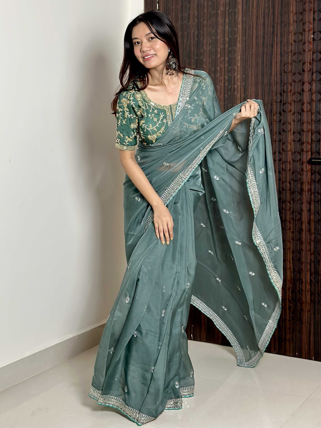 

DIVASTRI Embellished Sequinned Organza Saree, Teal