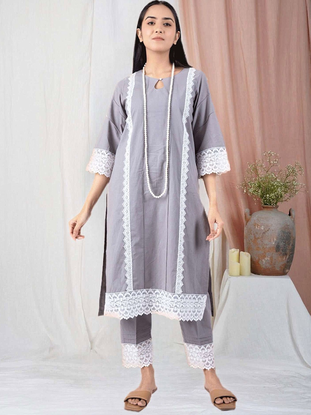 

zuri Keyhole Neck Panelled Cotton Straight Kurta, Grey