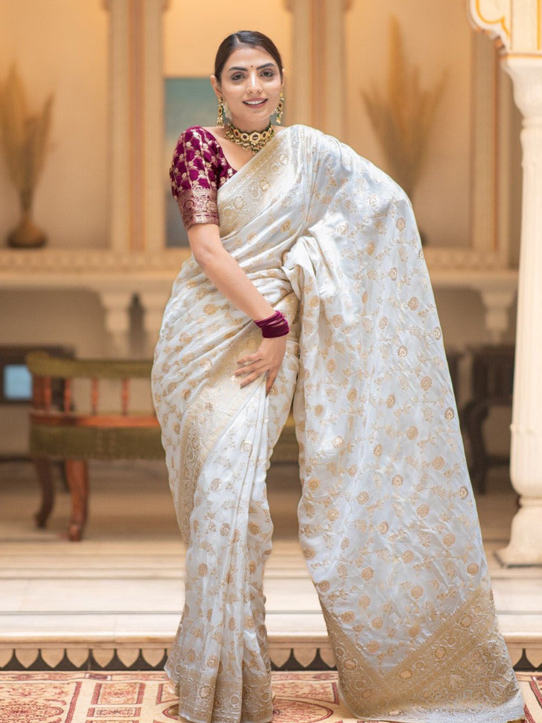 

Aika Woven Design Zari Pure Silk Banarasi Saree, White