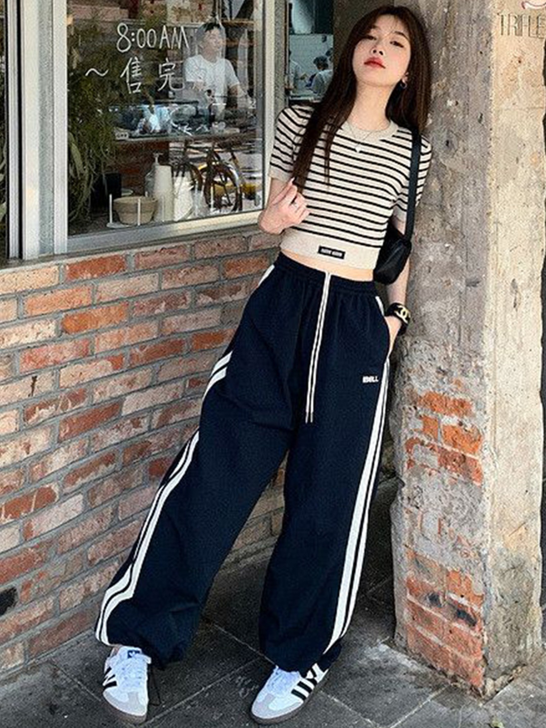 

DressBerry Women Striped High-Rise Loose Fit Trousers, Navy blue