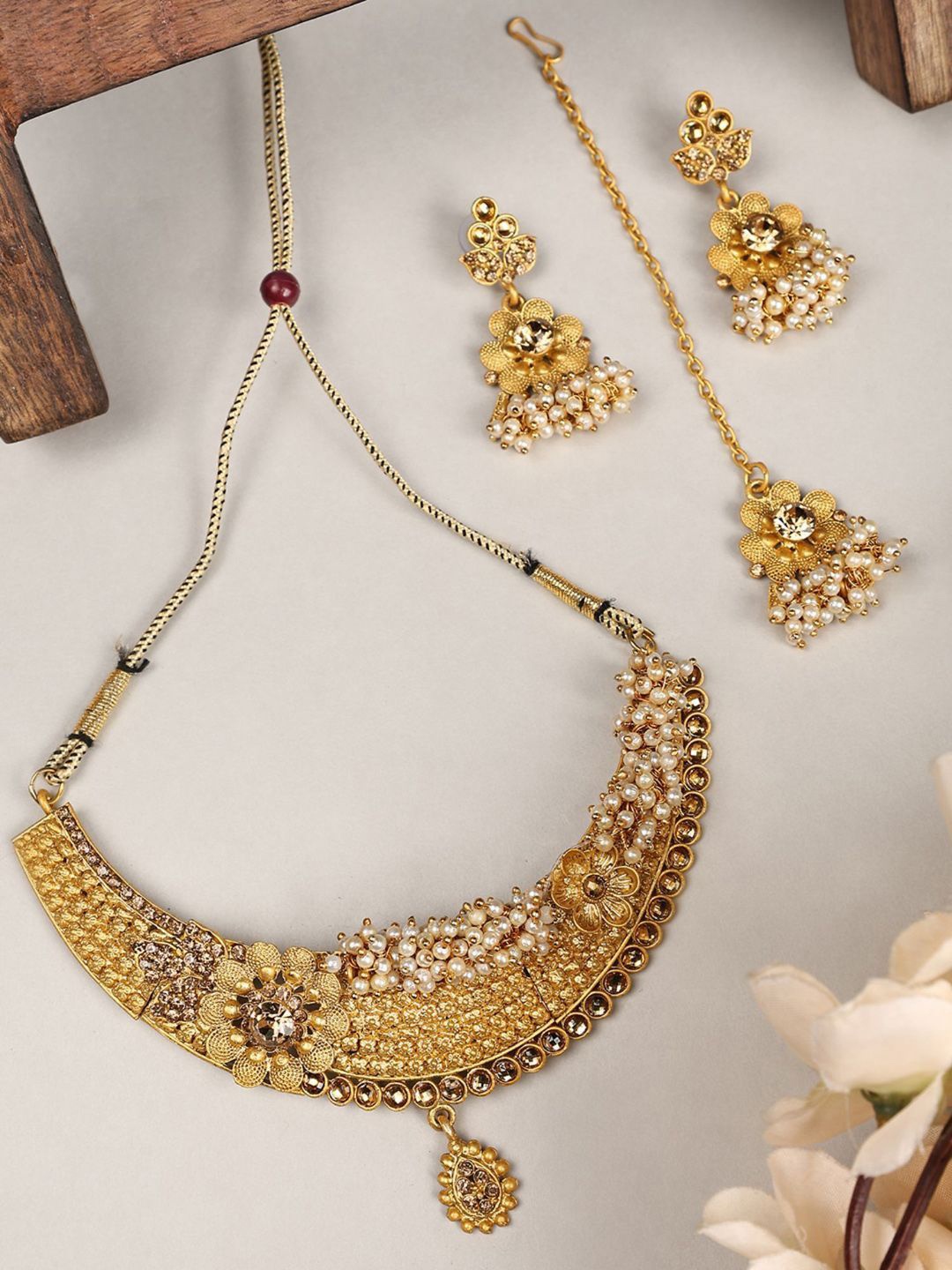 

Anouk White Gold-Plated Artificial Stones Studded And Beaded Jewellery Set