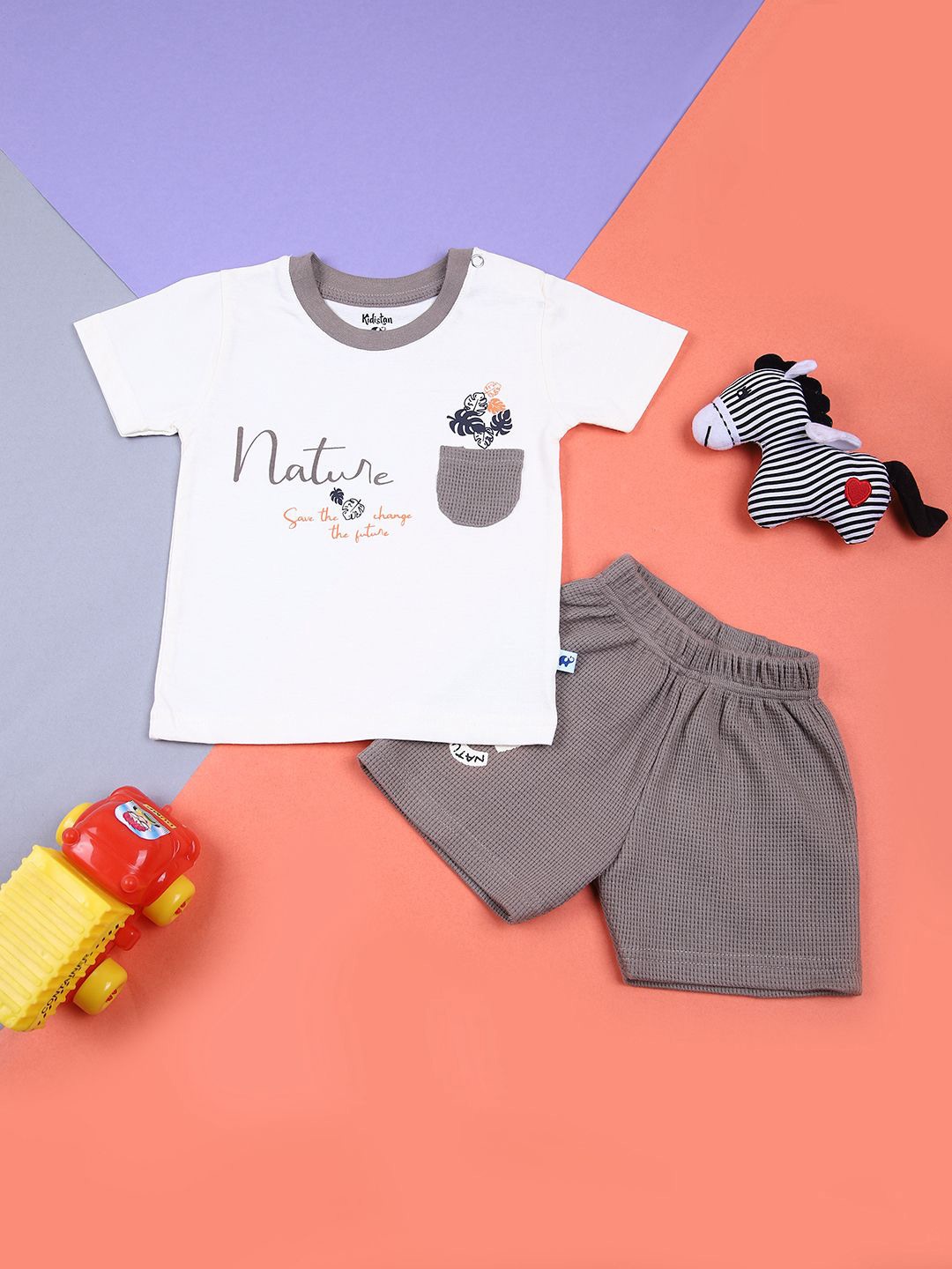 

V-Mart Boys Printed Pure Cotton T-shirt With Shorts, Off white