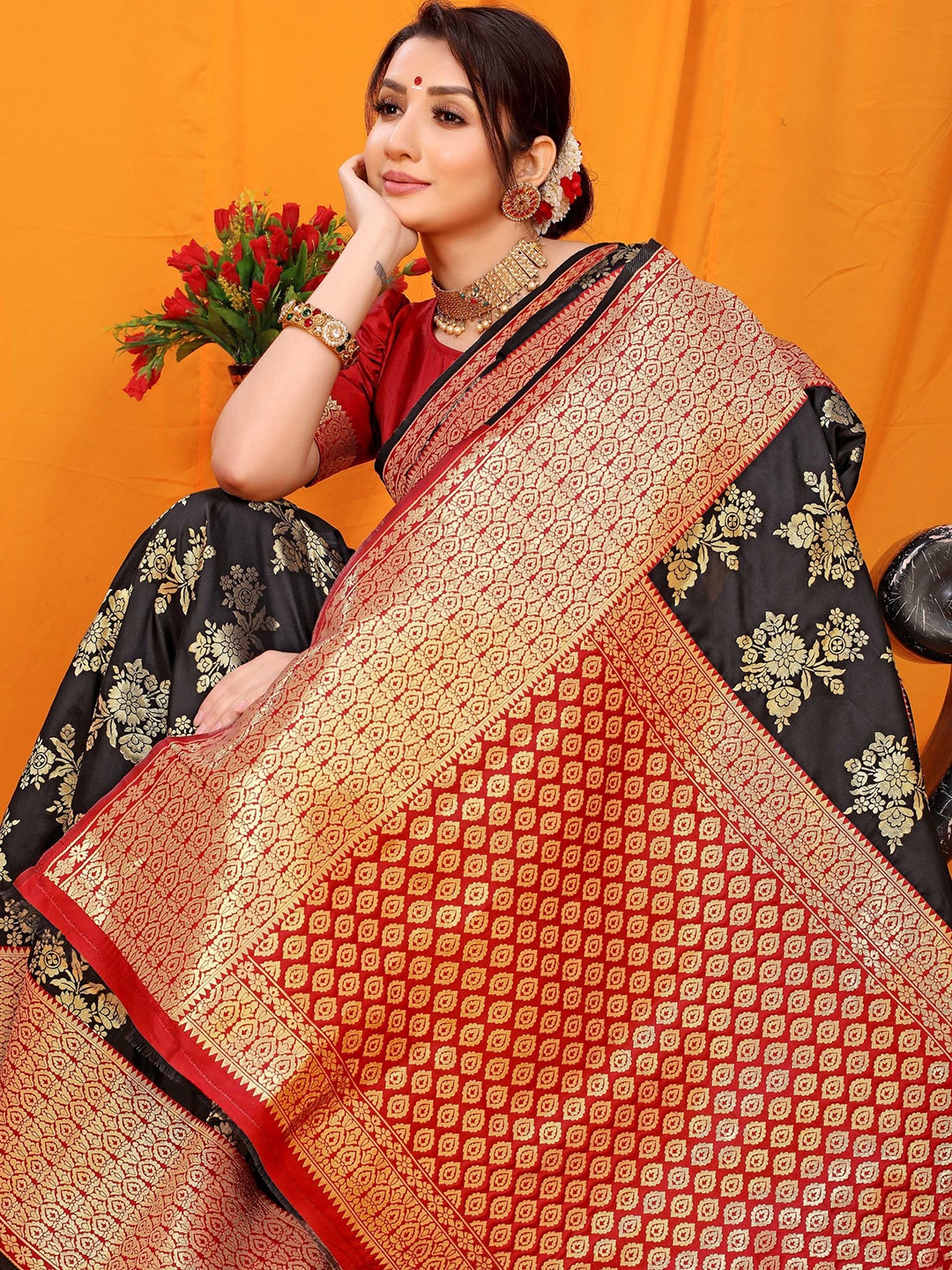 

Kandora Woven Design Zari Pure Silk Banarasi Saree, Black