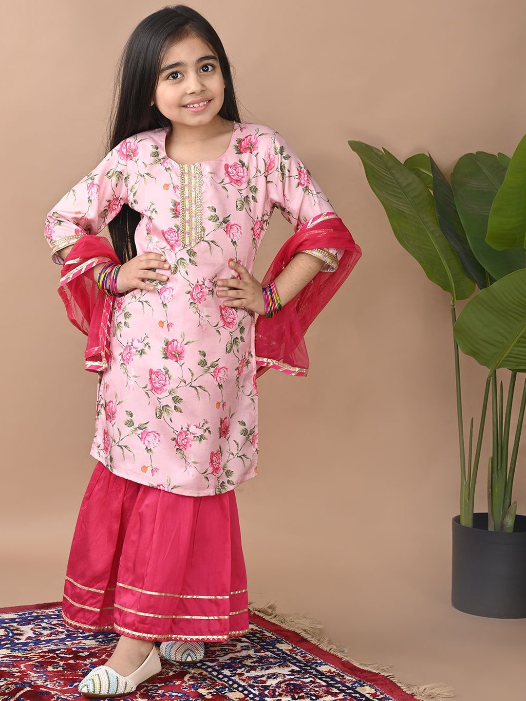 

Here&Now X Kinder Kids Girls Floral Printed Straight Kurta With Sharara & Dupatta, Pink