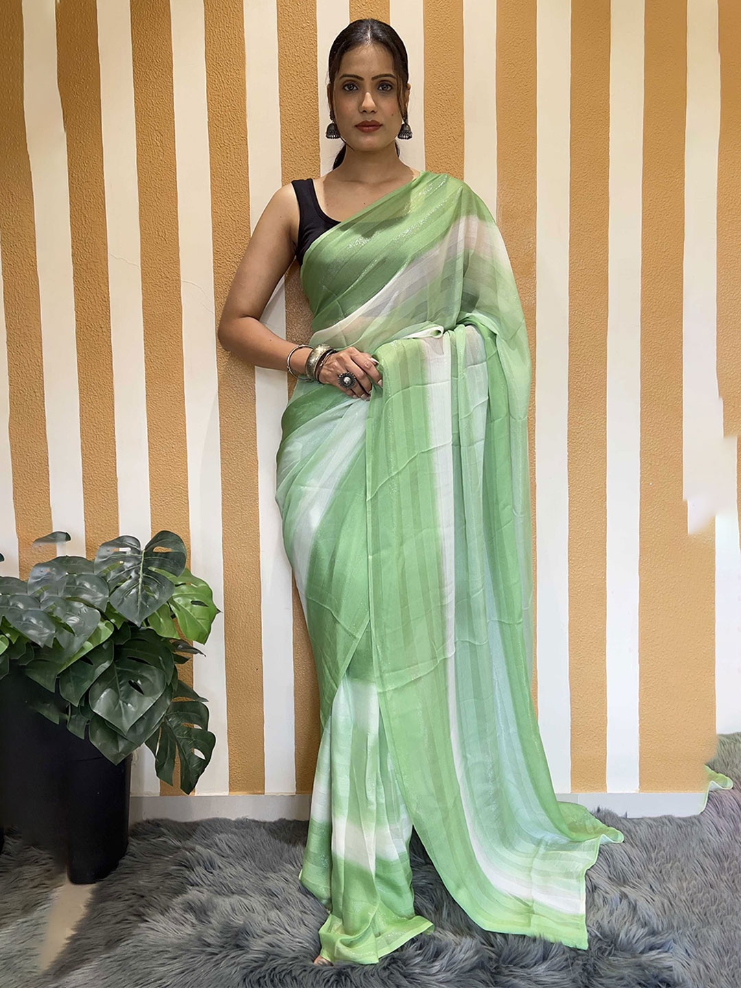 

DIVASTRI Ombre Poly Georgette Ready to Wear Saree, Green
