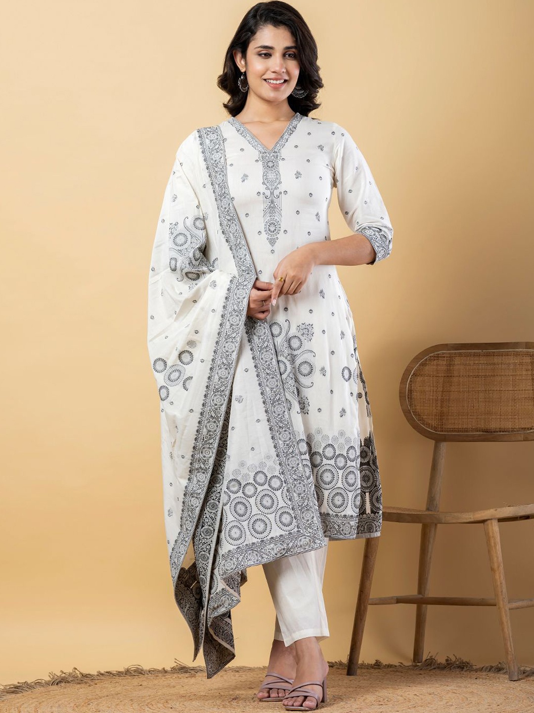 

Readiprint Floral Printed V-Neck Straight Kurta With Trousers & Dupatta, Off white