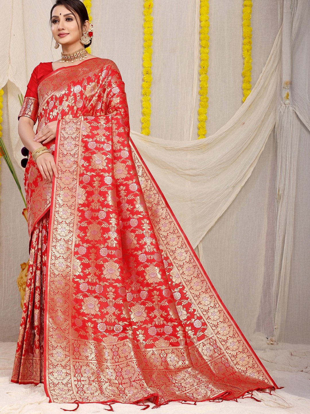 

Kandora Woven Design Zari Pure Silk Handloom Paithani Saree, Red