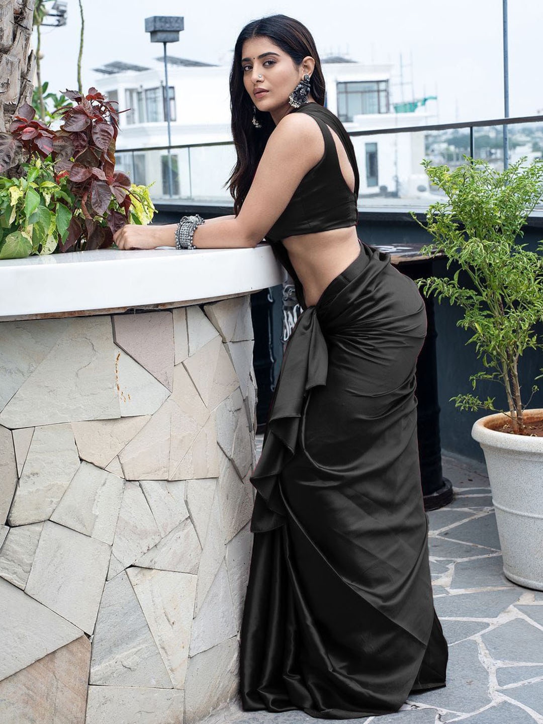 

AVANSHEE Satin Saree, Black