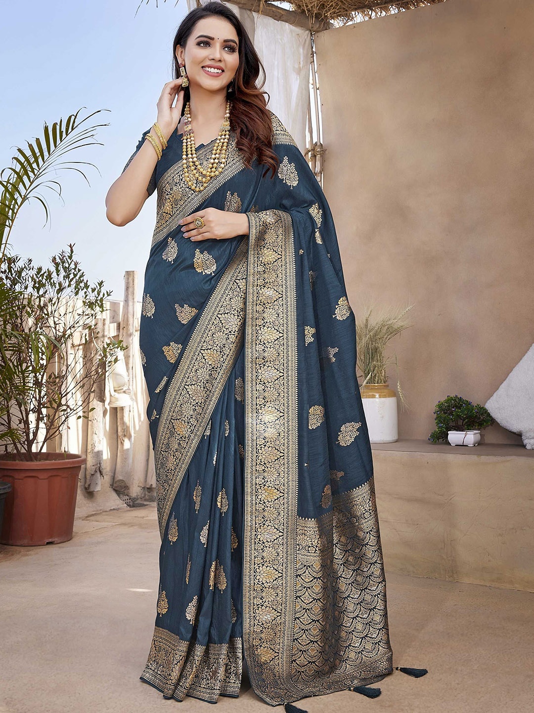 

DIVASTRI Woven Design Zari Silk Blend Banarasi Saree, Teal
