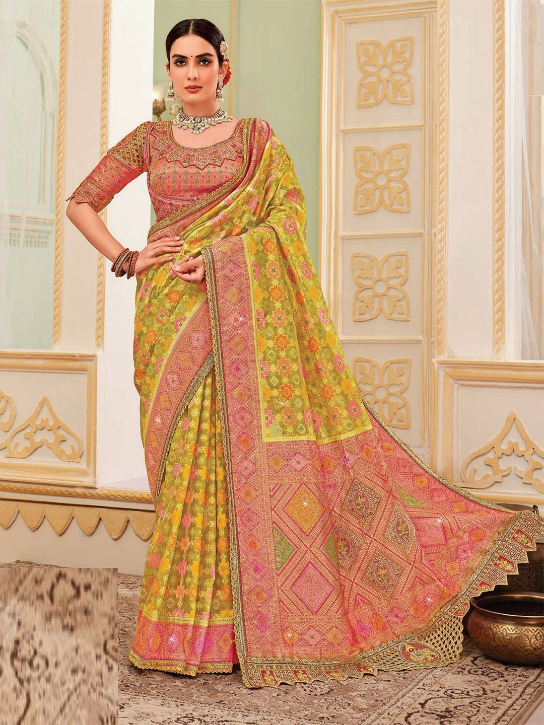 

MAHALASA Ethnic Motifs Zari Art Silk Handloom Banarasi Saree, Green