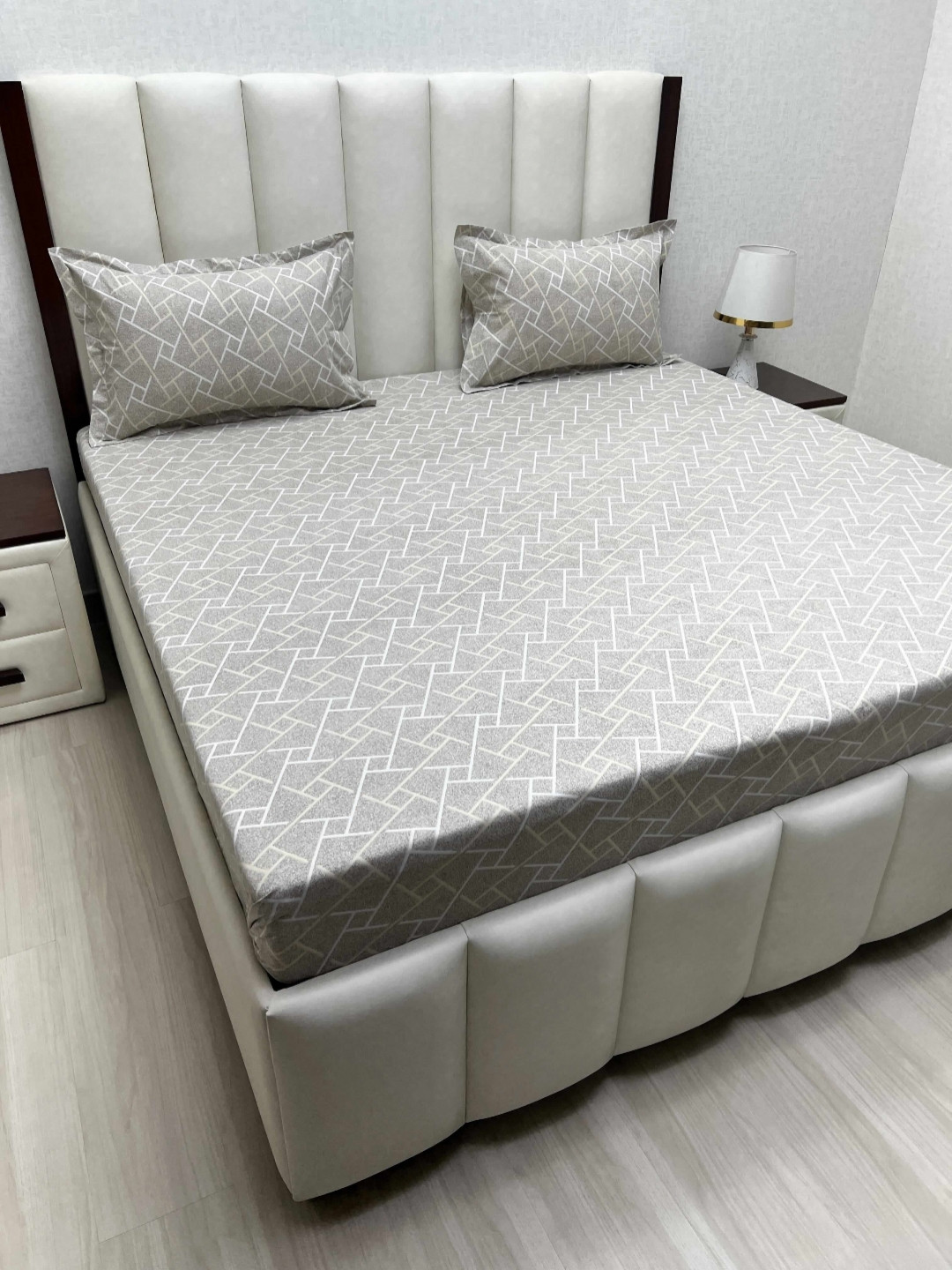 

Pure Decor Royal Passion Brown Printed Pure Cotton 220TC Queen Bedsheet Set 2.28m x 2.54m