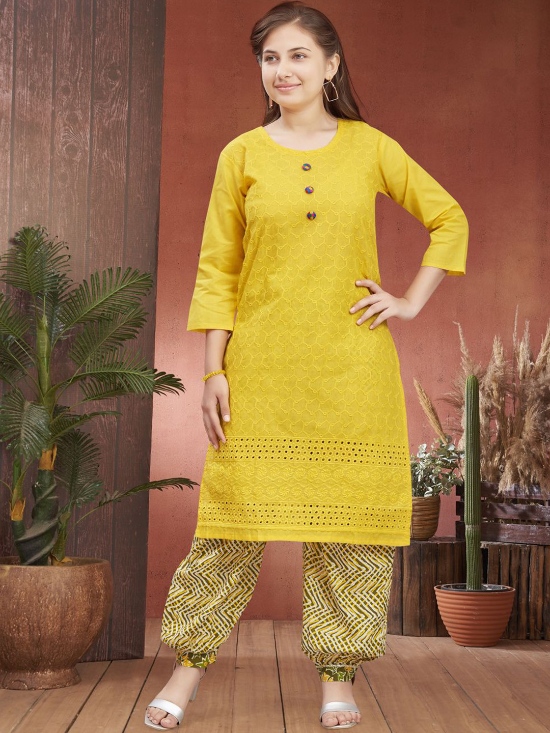 

Aarika Girls Floral Embroidered Round Neck Pure Cotton Straight Kurta, Yellow