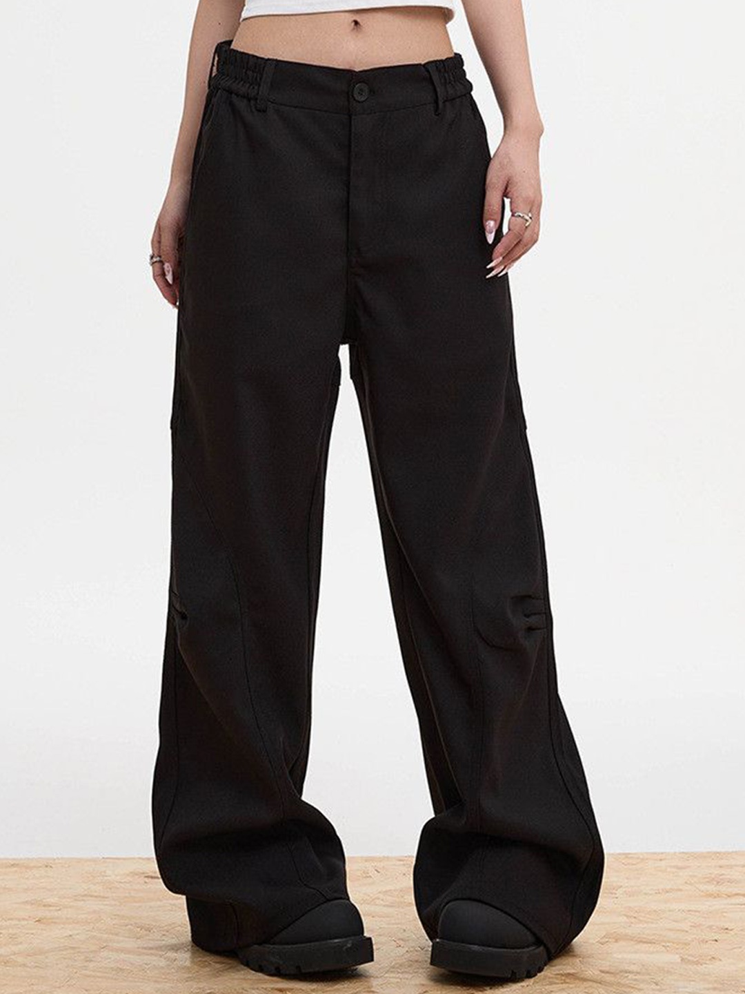 

DressBerry Women Regular Fit Mid-Rise Parallel Trousers, Black