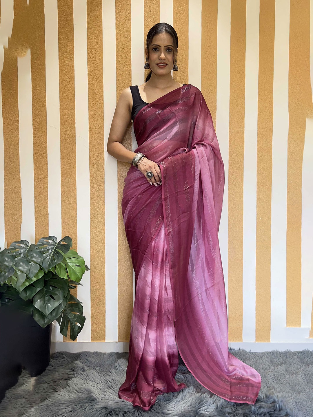 

DIVASTRI Ombre Poly Georgette Ready to Wear Saree, Pink